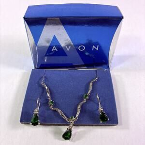 Avon 2006 May Birthstone Gift Set Faux Emerald Stone Necklace & Earrings
